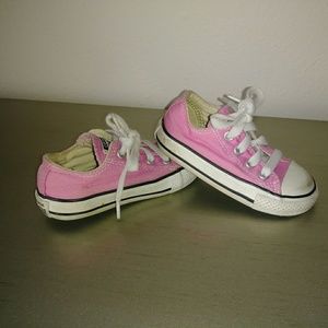 Baby girl pink converse